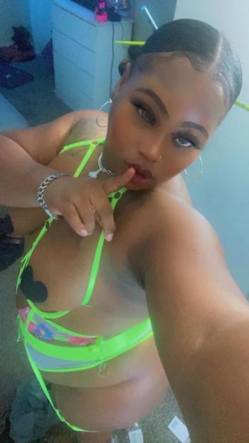 Ari, 25  female escort, Columbus