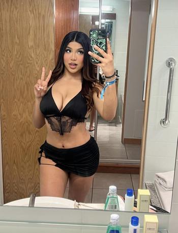 Vivian Pamela, 25  female escort, Columbus