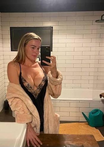 219-346-3818, 23  female escort, Columbus
